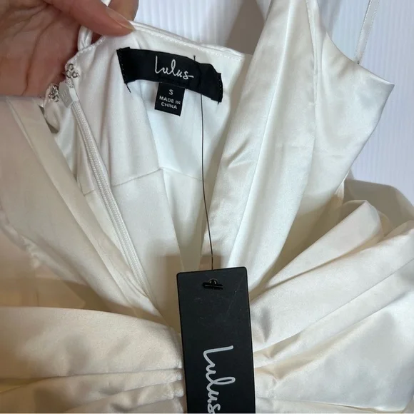 NWT LULUS Front Bow Mini Dress. Size Small - Picture 6 of 8